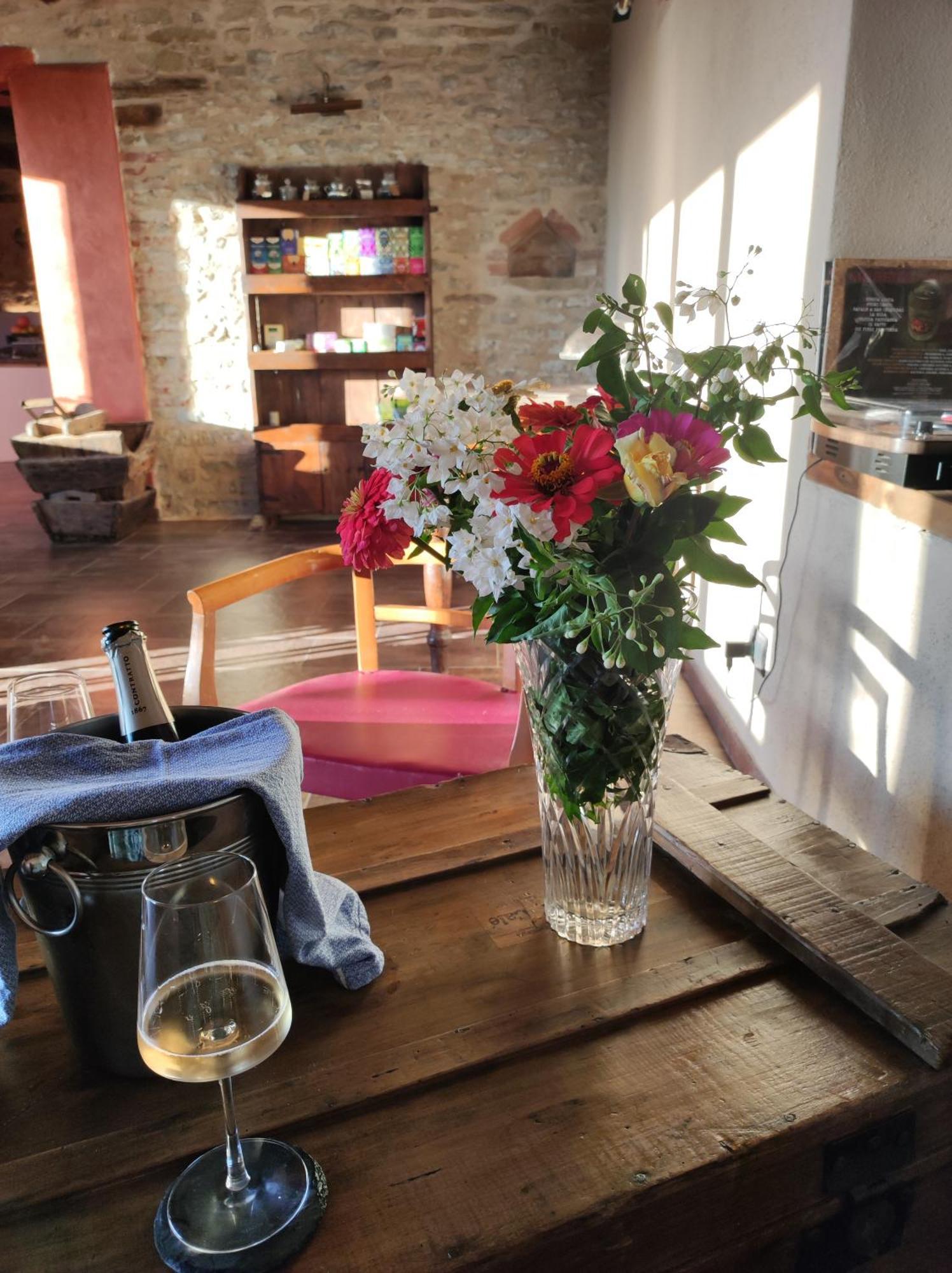 Casa Vecchia Bed&Breakfast Bossolasco المظهر الخارجي الصورة